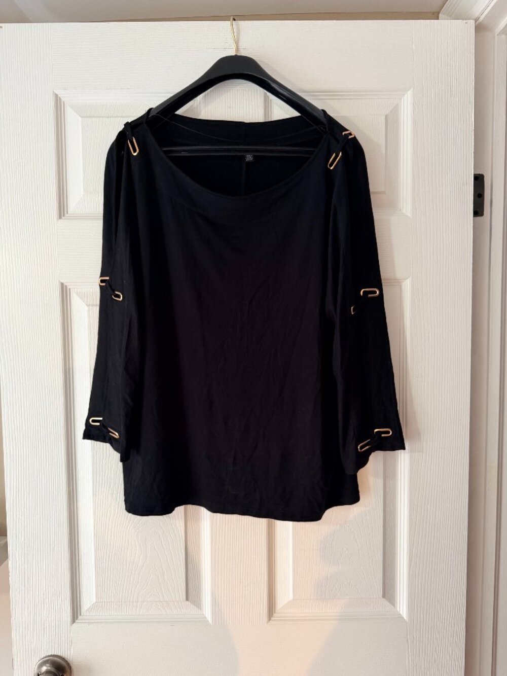 Cable & Gauge Black Split Sleeve Top with Gold Detail XL